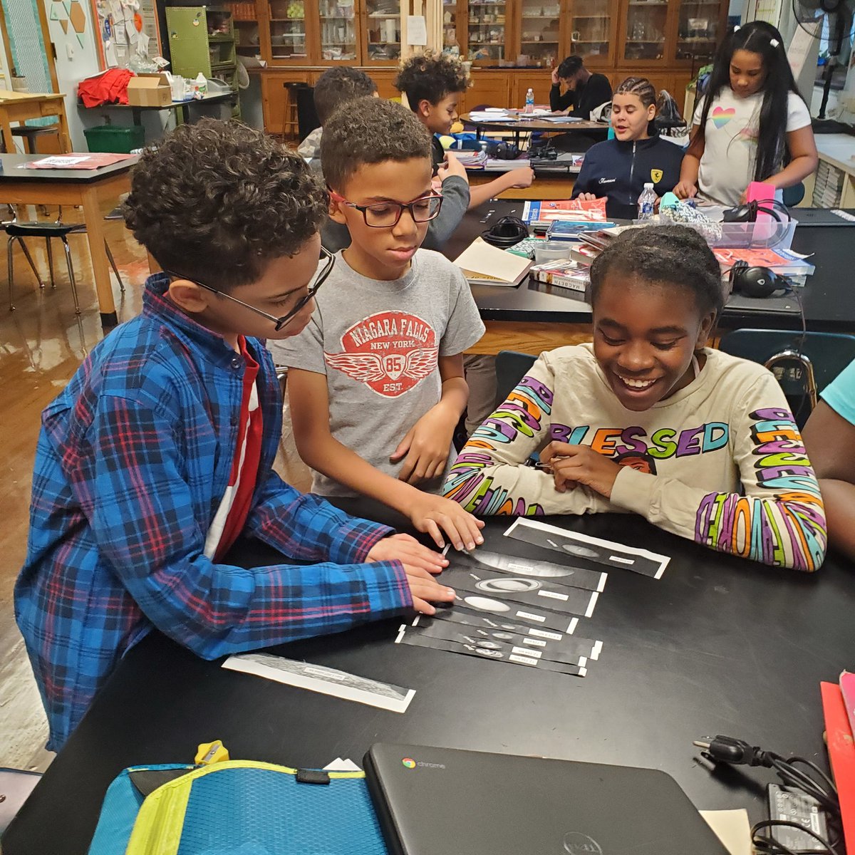 LizReaches31's tweet photo. Order planets by diameter size. Using science info to pratice math. @AlbrightTExpL #RSDProud #integratedlesson #stem #4Cs #reachthescienceteach https://t.co/6lTnheiSZK