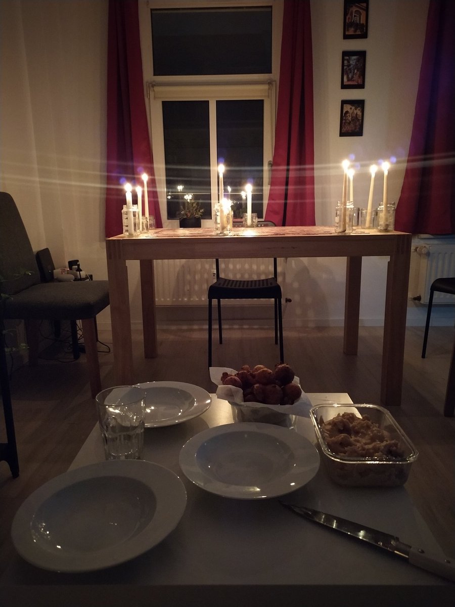vicastanedam's tweet photo. Moving to the other side of the world can make difficult to preserve my favourite Christmas traditions.

Light up a candle, thank the things achieved this year and wish for better ones to come. https://t.co/AiZsdhzywE