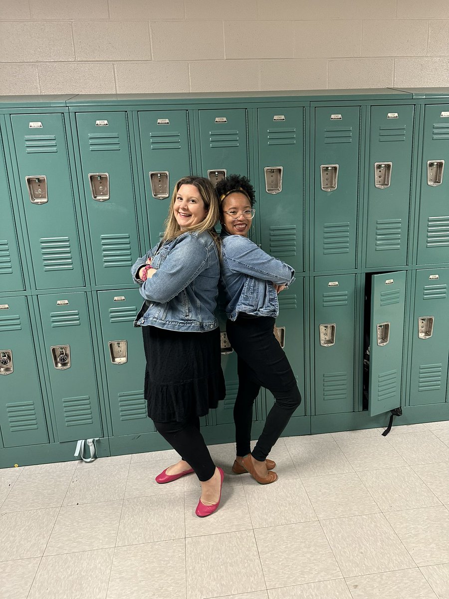 Twin day for Winter spirit weeks! #ecmms <a href="/RachelWolfSC/">Rachel Wolf</a> <a href="/Ndavis615/">Dr. Nikia Davis</a> <a href="/eastcarymiddle/">East Cary Magnet Middle School</a>