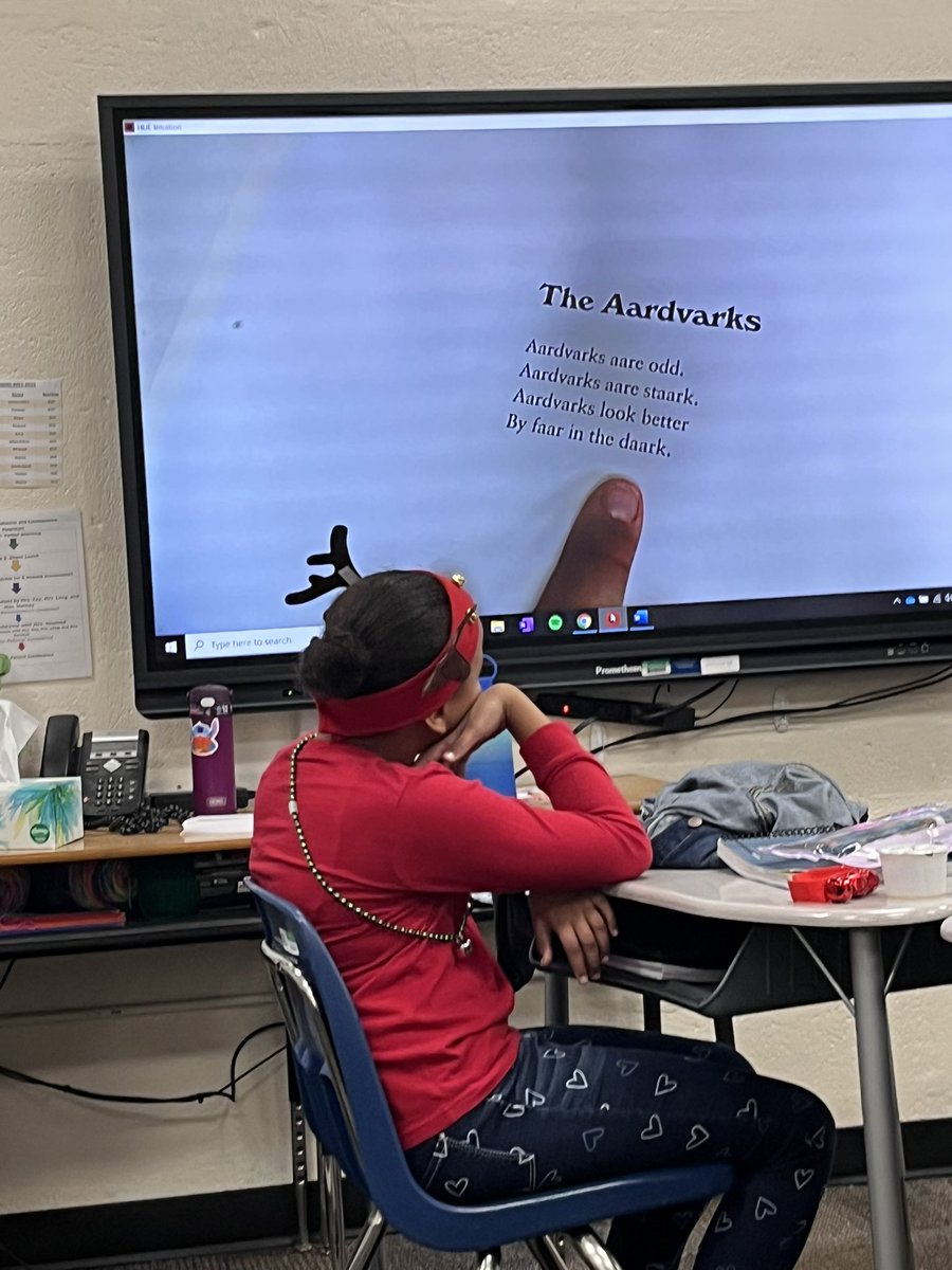 writenoelle's tweet photo. @MrsFayELA takes the @HighlandGville Hawks on a literacy journey through poetry. Poets make powerful choices with words, punctuation, lines and dialogue. #AuthorsChoice @ILAToday @ncte https://t.co/vlLM9jlJaO