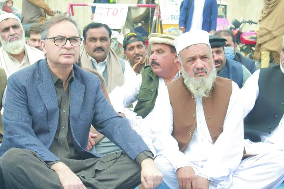 Pir_Media's tweet photo. بنوں امن جرگہ
قومی مشر سابقہ صوبائی امیدوار Pk-101 ڈاکٹر پیر صاحب زمان کا بنوں امن جرگے سے تاریخی خطاب۔

#WeWantPeace
#WeWantJusticeRightNow
#Bannu_AmanJirga https://t.co/6b7I5GFkrg