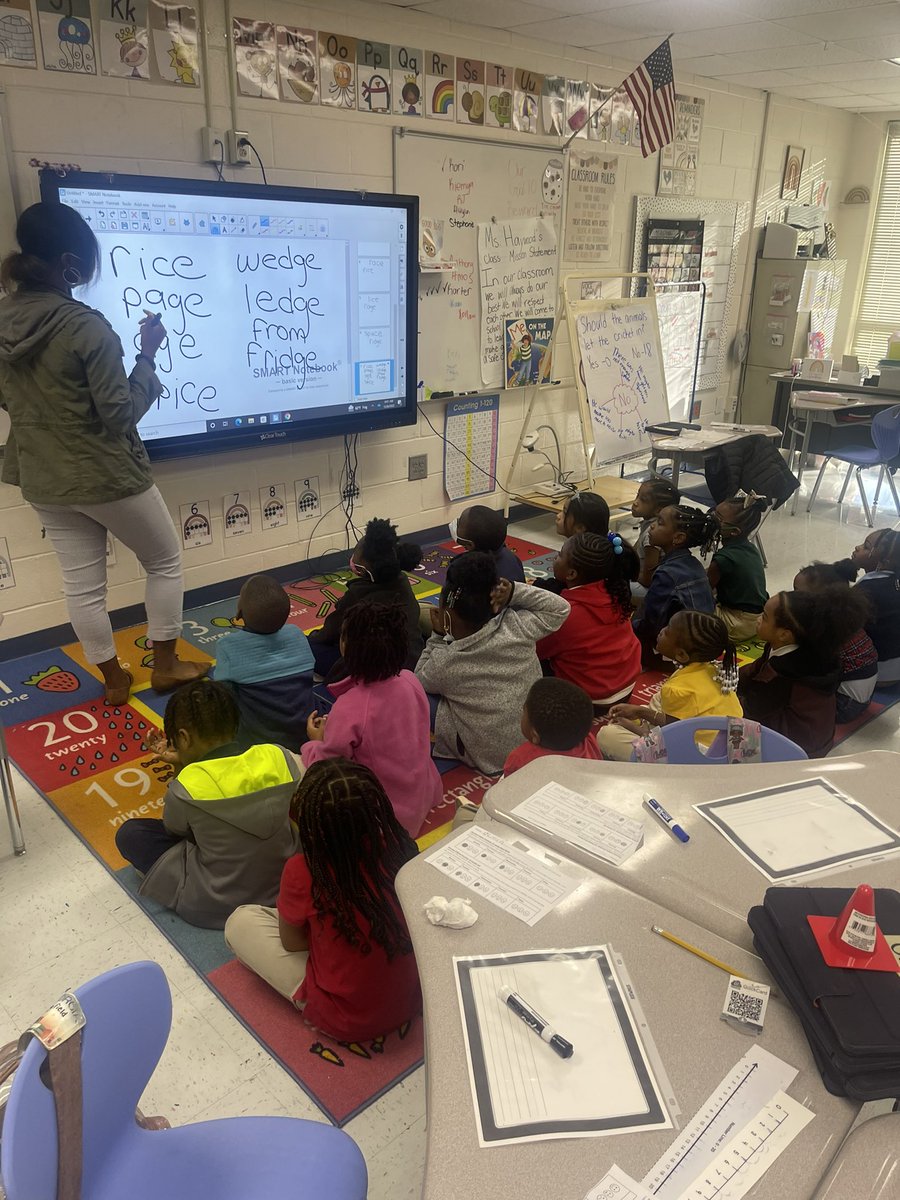 Enjoyed the learning walk today <a href="/HESMacon/">Heritage Elementary</a> 1st year teachers Ms. Haywood &amp; Ms. Watkins were on point in the classroom. Students were learning site words as they returned from break at the door too! And I saw two young scholars again who I met in August. #Built4Bibb <a href="/dan_a_sims/">Dan A. Sims</a>