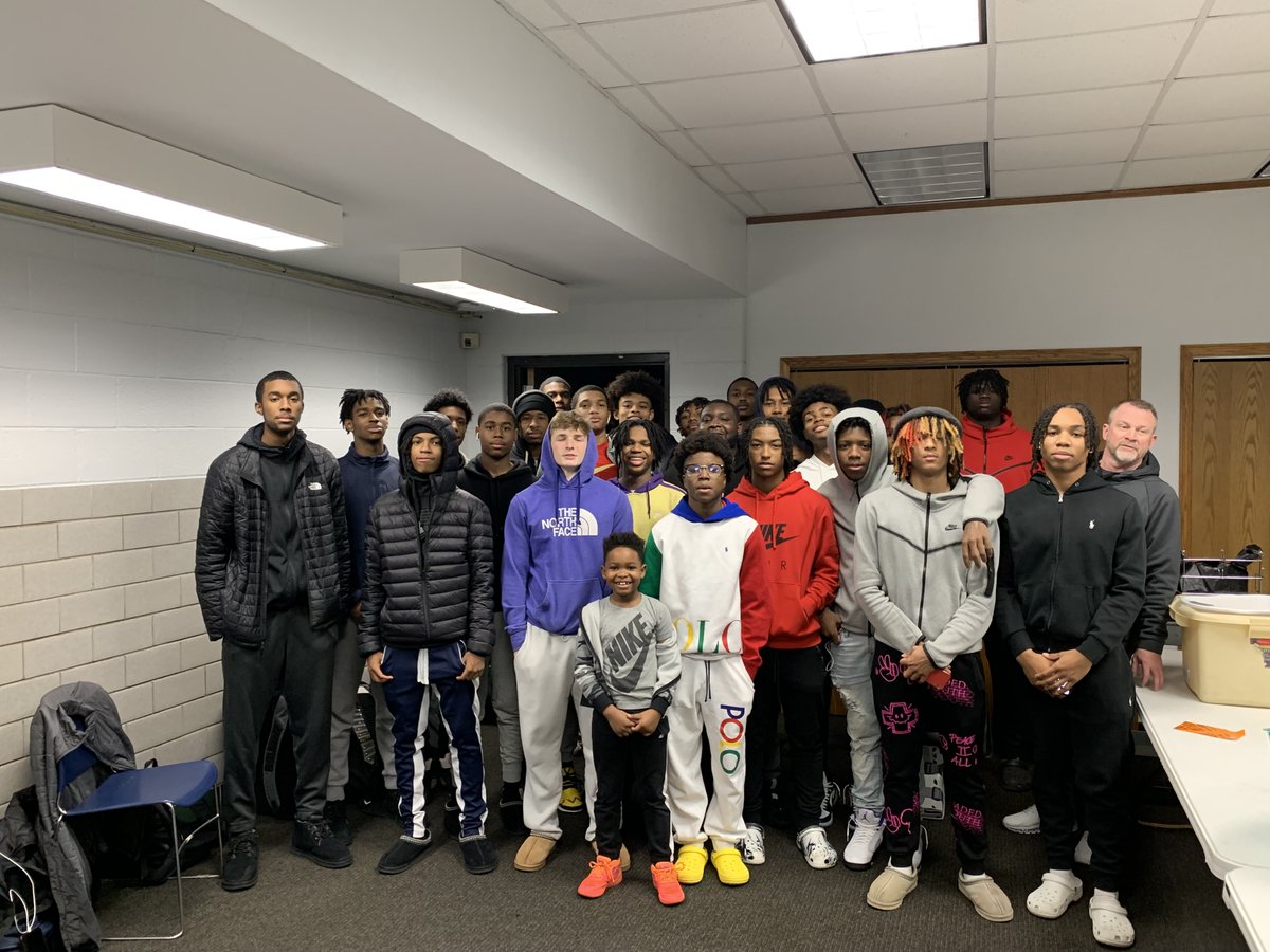GREAT work by Firestone boys basketball, serving their community at Good Samaritan by packing grocery bags for Akron's youth!  <a href="/akronschools/">Akron Public Schools</a> <a href="/FirestoneCLC/">Firestone HS</a> <a href="/falcons_all/">Firestone Falcons All Sports Boosters</a> <a href="/AkronOhioMayor/">Mayor Shammas Malik</a> <a href="/FullyEquippedCo/">FullyEquipped 🎒</a> 
#BeKind330