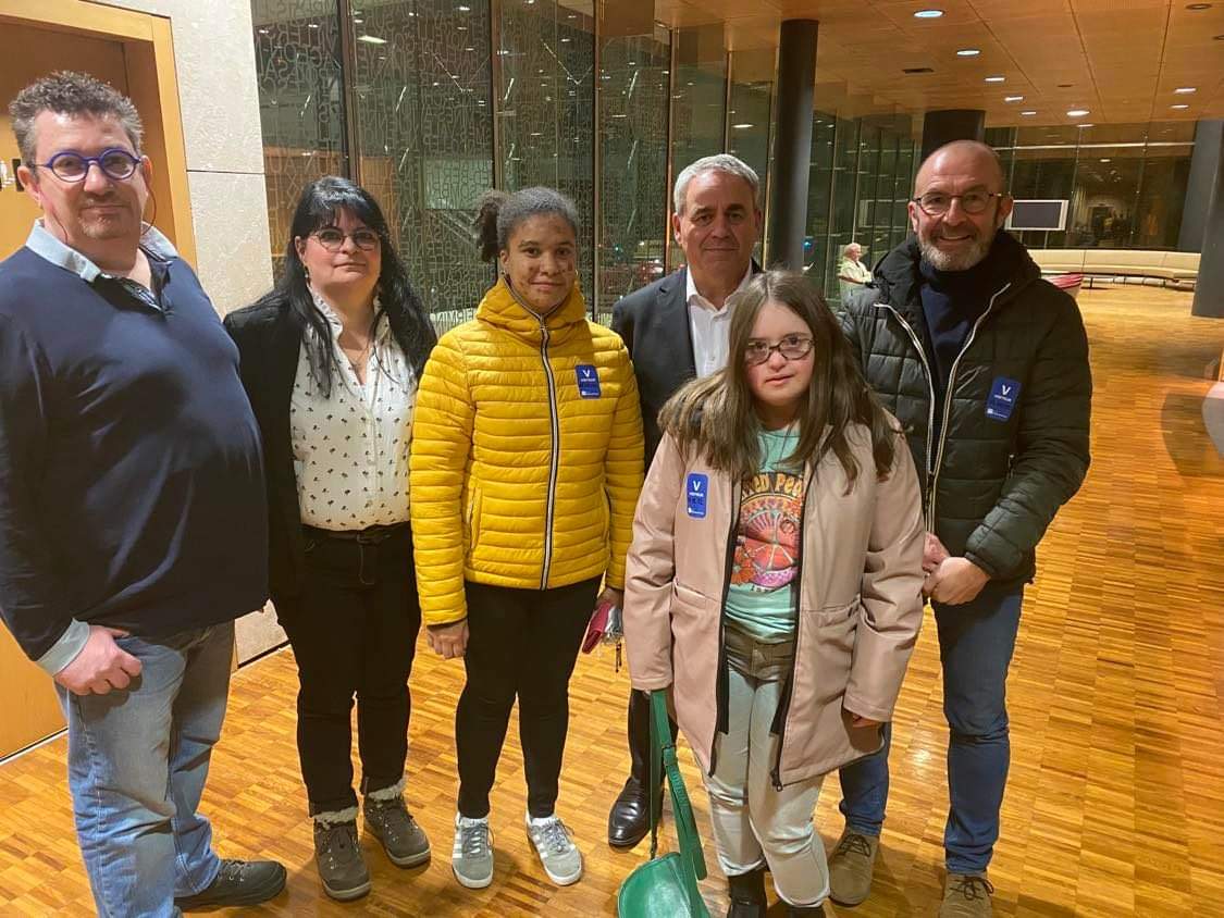LePetitPlus62's tweet photo. Aujourd'hui nous remercions @LegrouxVincent  @xavierbertrand 
Et les ��lus qui nous ont accueillis et écoutés
Et n'oublions pas que L'inclusion c'est d'accepter Le Petit Plus de chacun 😉 https://t.co/twICO88GwM