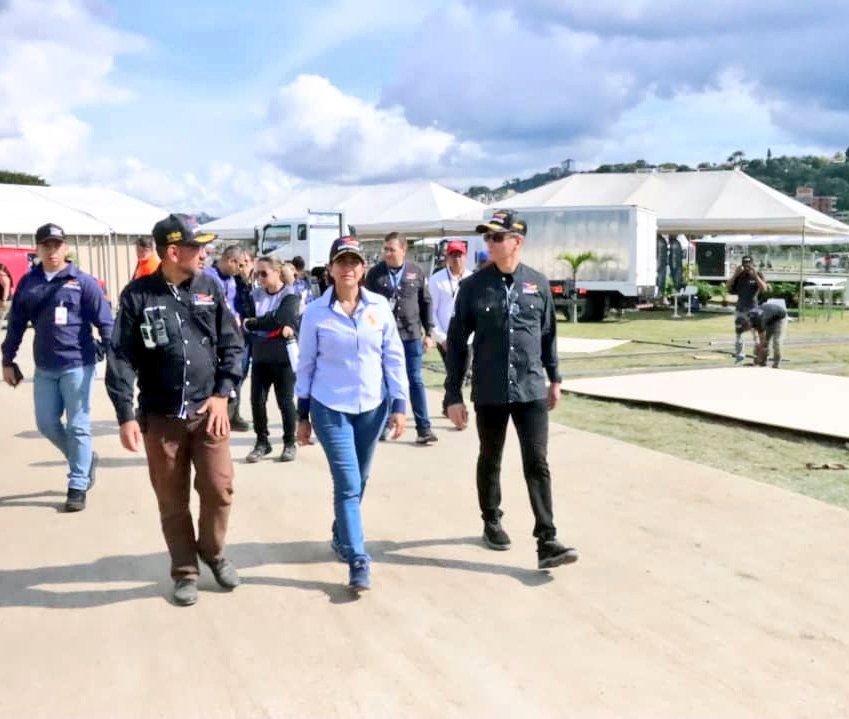 Recorrimos los diferentes espacios de la Expo Transporte Venezuela Internacional 2022 en La Carlota.

Seguimos fortaleciendo lazos de hermandad entre empresas del sector transporte.

#LealtadAbsoluta
#PlenoComoLaLunaLlena