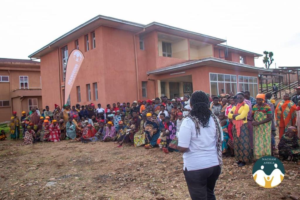 Nachamafrica's tweet photo. In partnership with @UNFPABurundi, @Nachamafrica is following the awareness raising on prevention and response to Gender Based Violence at Makamba Hospital.(1/4)
@GenreMinistere
@mspls_bdi @UN_Burundi @DistricMakamba @Sabushimike_Ime @anyangwe4 @DamienMama @DrCrespin https://t.co/mzlbvbZyRg