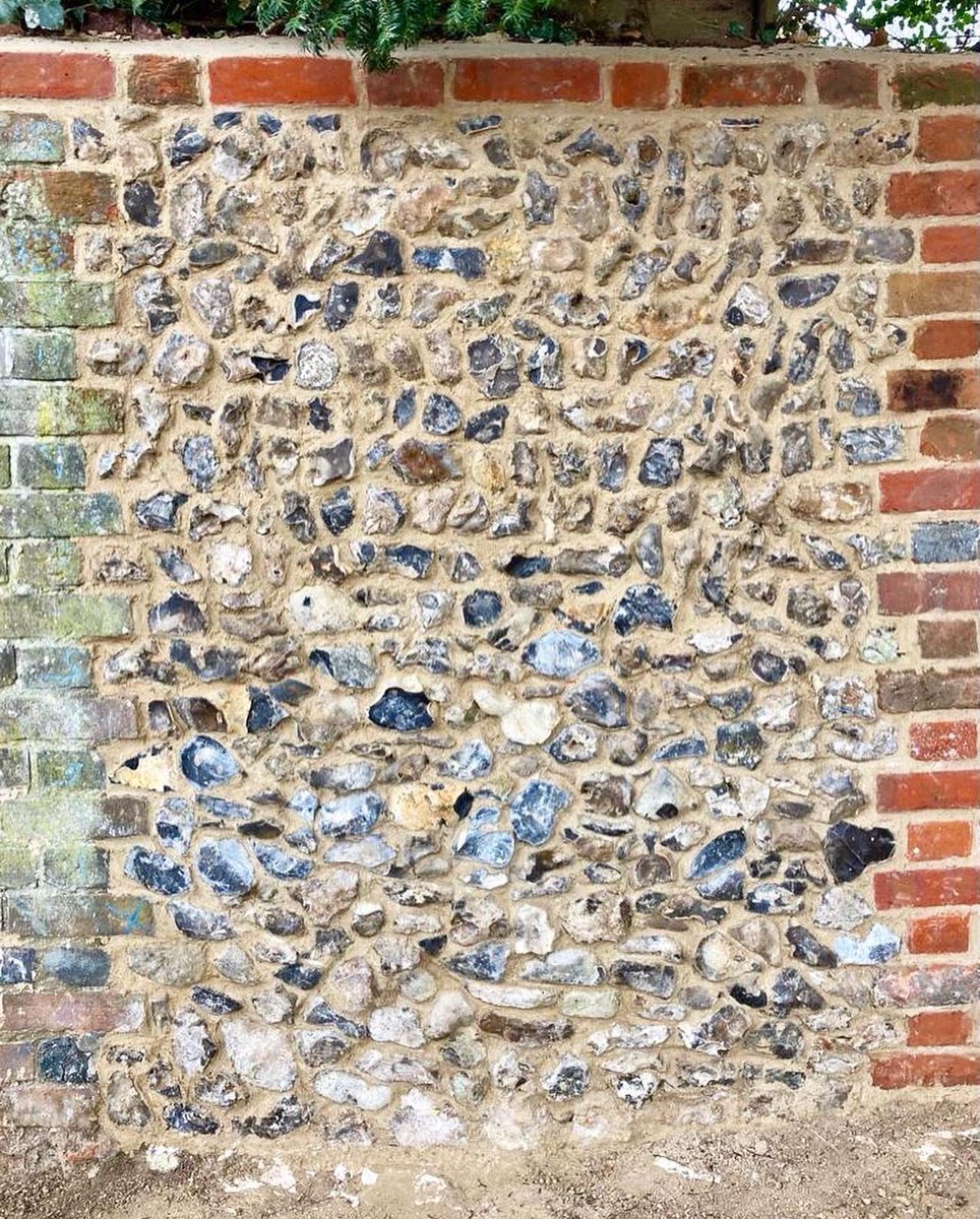 dunne_ltd's tweet photo. Nice little rebuild last week. Coursed field flint. Gritty lime mortar.
#Watlington #FieldFlint #reclaimed #ReuseRecycle #Flint #Repointing #RedBrick #Repair #BrickWork #LimeMortar #BrickRestoration #BuildingRestoration #Restoration #repointing #ArchitecturalDetails https://t.co/LlAsR0YFoX