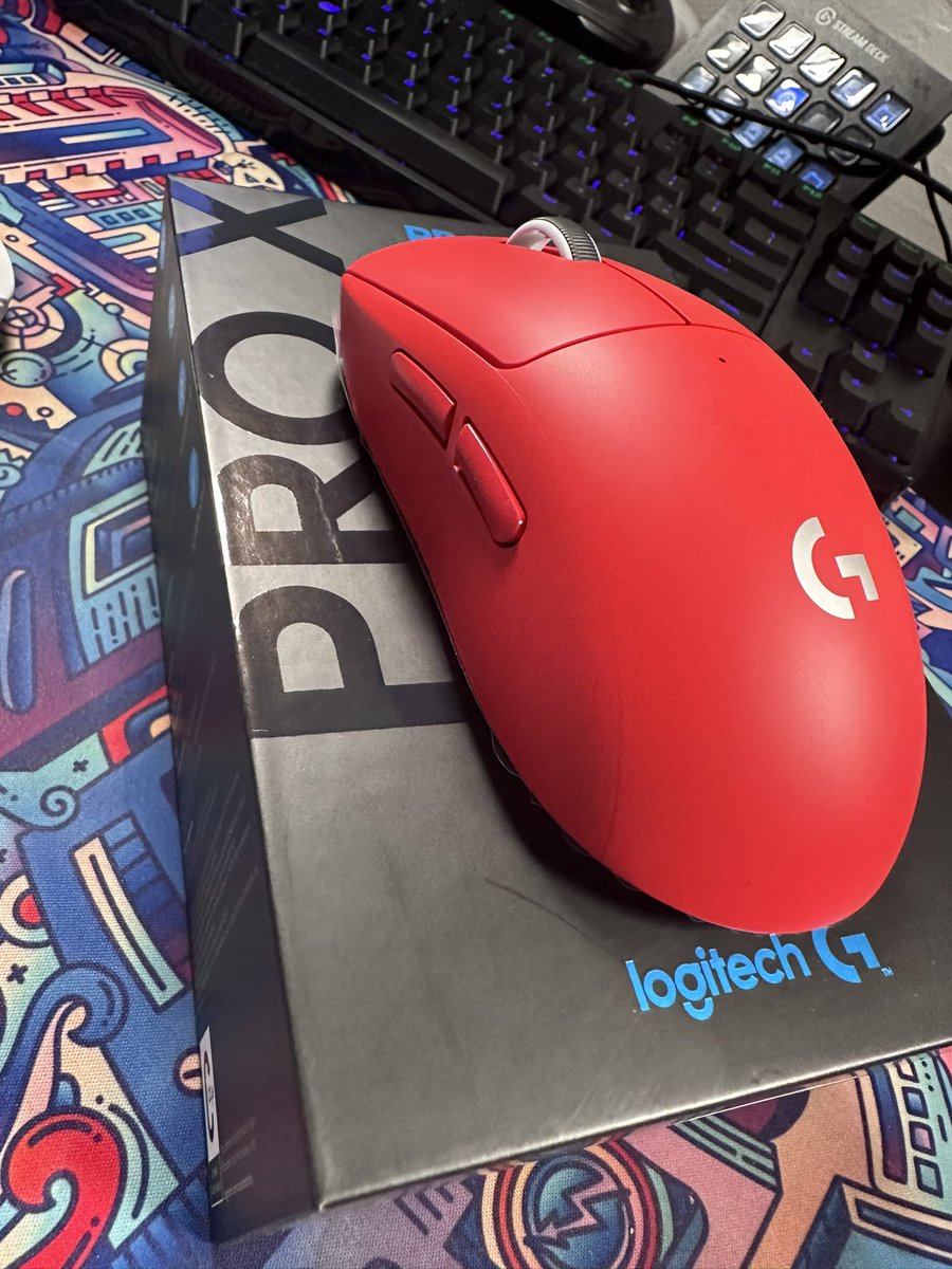 XavyBecker's tweet photo. Se nos adelantó la navidad 🎅 🎄 🥰
Graciassss tío @LogitechG vamos a seguir flickeando bandita 🔫
#WinInRed #RedForTheWin #ZeroOpposition #PlayToWin
El regalo perfecto cualquiera de los productos Logitech G, de verdad que son bellos y súper eficientes ❤️💙 https://t.co/aLriA2ICBN