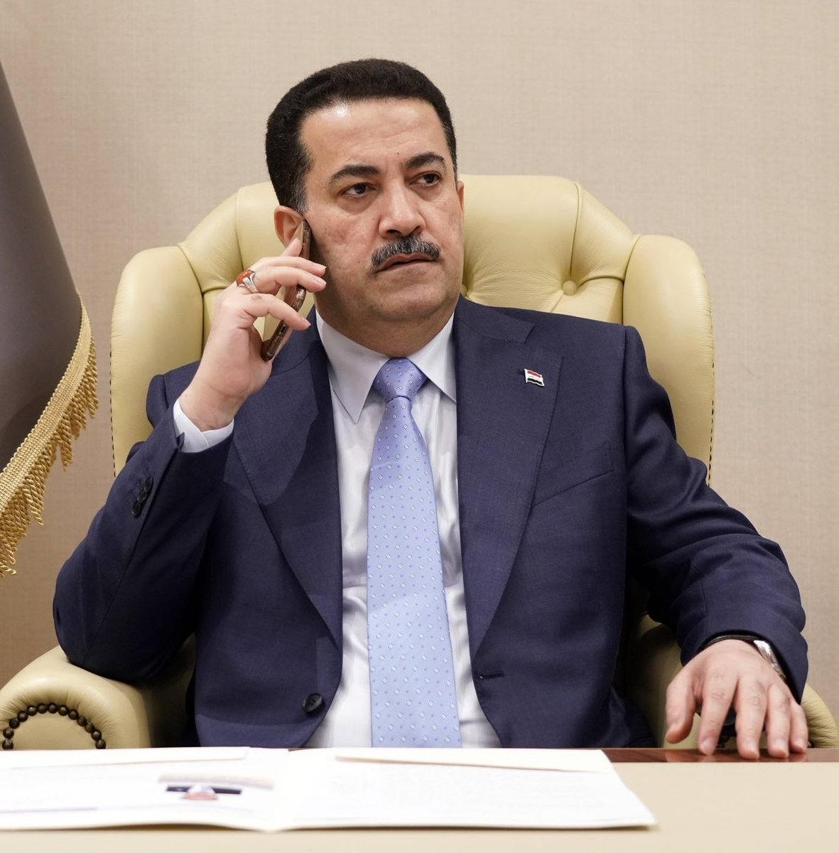 AhmadAlatbi's tweet photo. أبو مصطفى رح يطلع ١٦٩ مليار من عيونهم 
متفين 🤝🏻 مدام نفس لون الربطه اني وياه 😂
#صرف_رواتب_الصحه_دفعه21 https://t.co/YcVxc36XFX