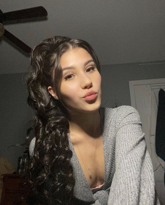 TW Pornstars - Rhiana Tokarz. Pictures and videos from Twitter.