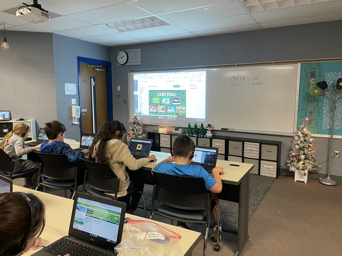 TCETechTeacher's tweet image. TCE loves computer science!  #hourofcode2022