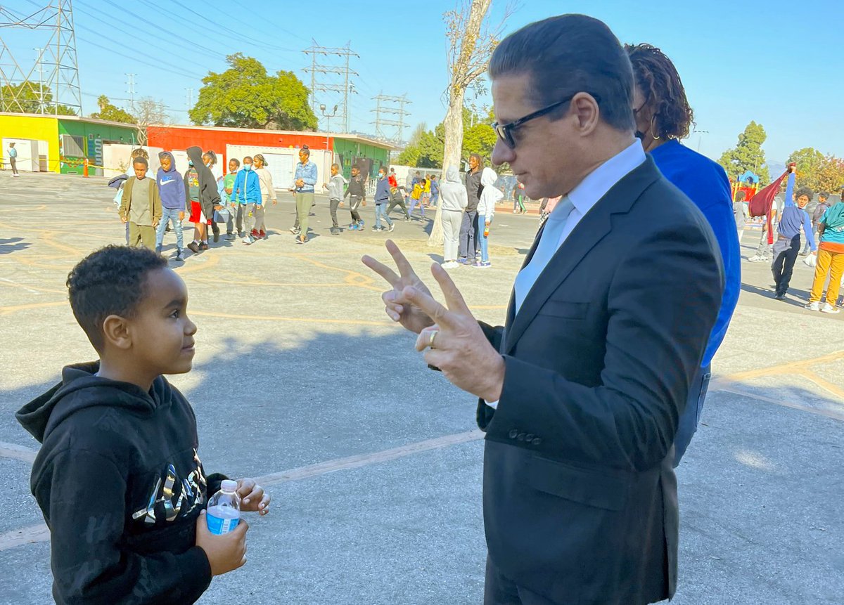 LAUSDSup's tweet photo. Nothing like listening to the community and having our eyes on site. Experiencing great teaching, learning and playing at Baldwin Hills Elementary Pilot &amp; Gifted Magnet School. #IBelieveInLAUSD https://t.co/5X6vVkgP9H