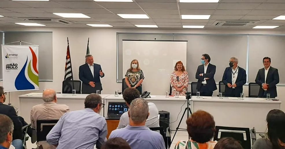 ARSESP's tweet photo. Ontem a Arsesp comemorou 15 anos relembrando sua história, com uma cerimônia híbrida que contou com a presença de antigos diretores e homenagens aos funcionários com mais tempo de casa.

Confira o novo site https://t.co/p0AlhSm7Gf https://t.co/veRMdmIHWy