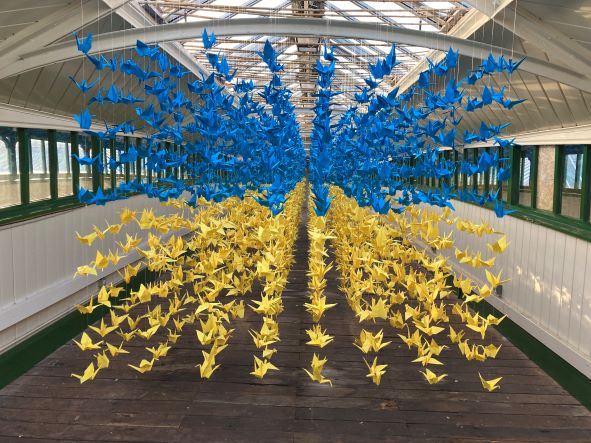 jonnyjjt's tweet photo. Ten thousand origami cranes have been installed at Tynemouth Metro station in a symbol of solidarity with #Ukraine!

https://t.co/eTC9DsjvYa https://t.co/YX8WllAljW