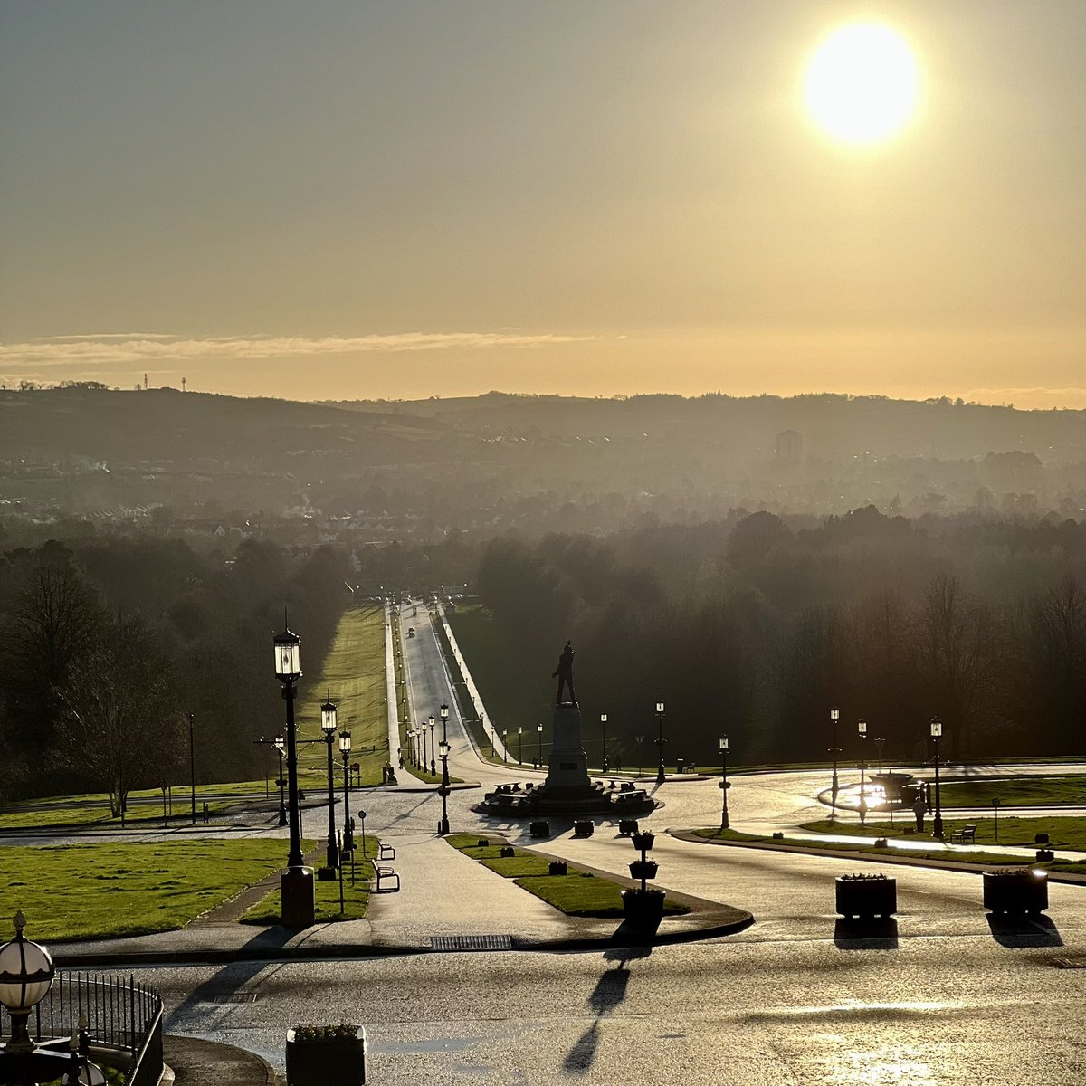 CiaranOman's tweet photo. Winter sun over Stormont https://t.co/ZOqb46CE3V