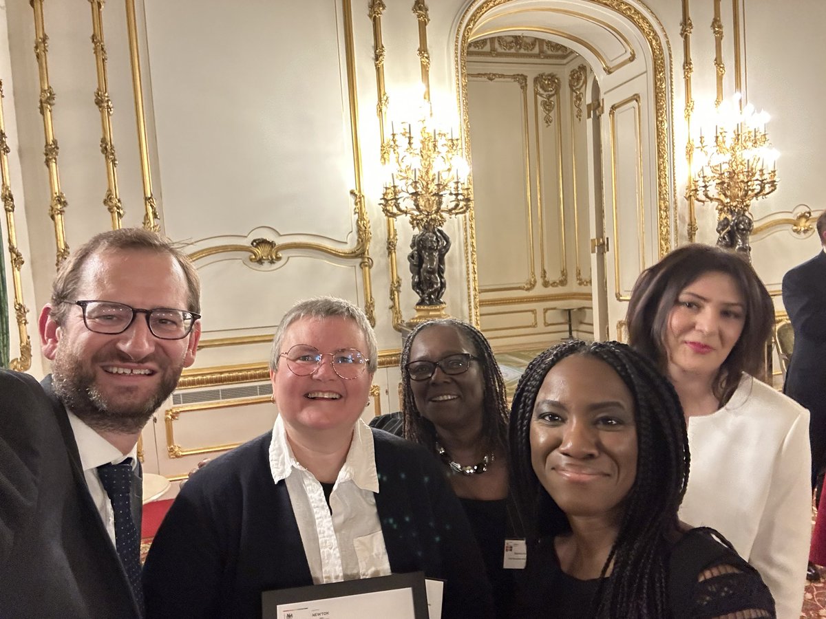 Inspired to meet the Junior Leaders Networking Events (JLNE) Team and present them with their #CSAward alongside the brill Tricia Hayes CB, Second Permanent Secretary, Home Office & Maria Lawson @Baringa #CSAwards