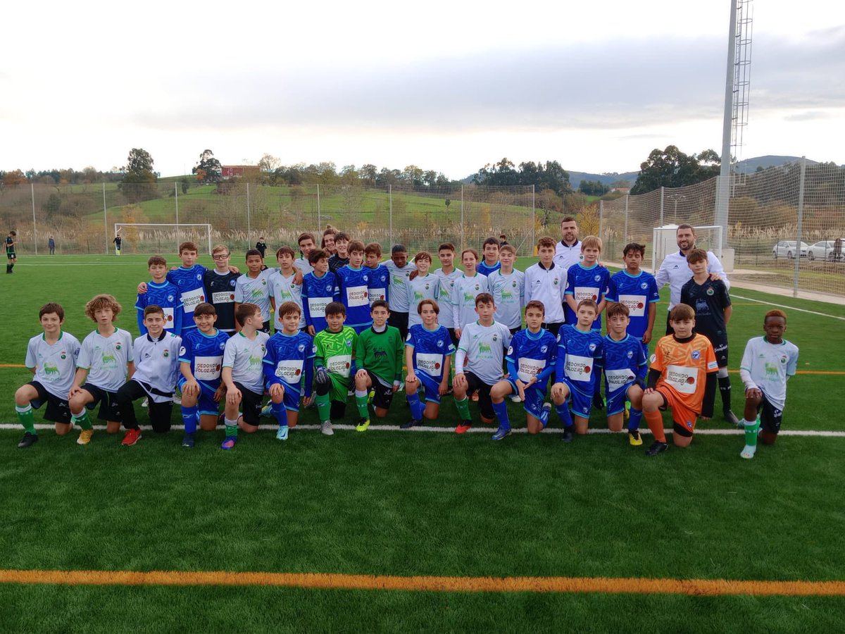 ComillasCF's tweet photo. 🏆 🔵 CANTERA 🔵 🏆 | 

Nuestros 2009 y 2010 han llegado hasta semifinales y cuartos de final del torneo de Torrelavega respectivamente, cayendo ante @RealSporting y @realracingclub, realizando un gran torneo! ENHORABUENA! Vamos azules! 💪🔵⚽️ #somosazules https://t.co/vB3BZ8BAFs