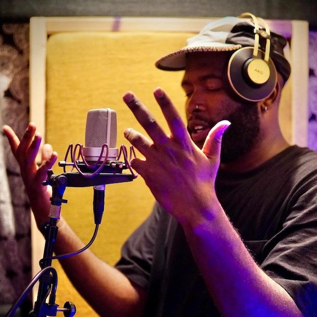 SomaaaMusic's tweet photo. The heavy sampling of older melodies, riffs, and RnB lyrics from vintage classics evokes nostalgia with a contemporary twist.🎙️ It's not surprising to find synthesizers and sampling in RnB music today. Read more on the evolution of RnB in Philadelphia 👇👇
https://t.co/xBQ9zkwsGP https://t.co/g76QcAqBn0