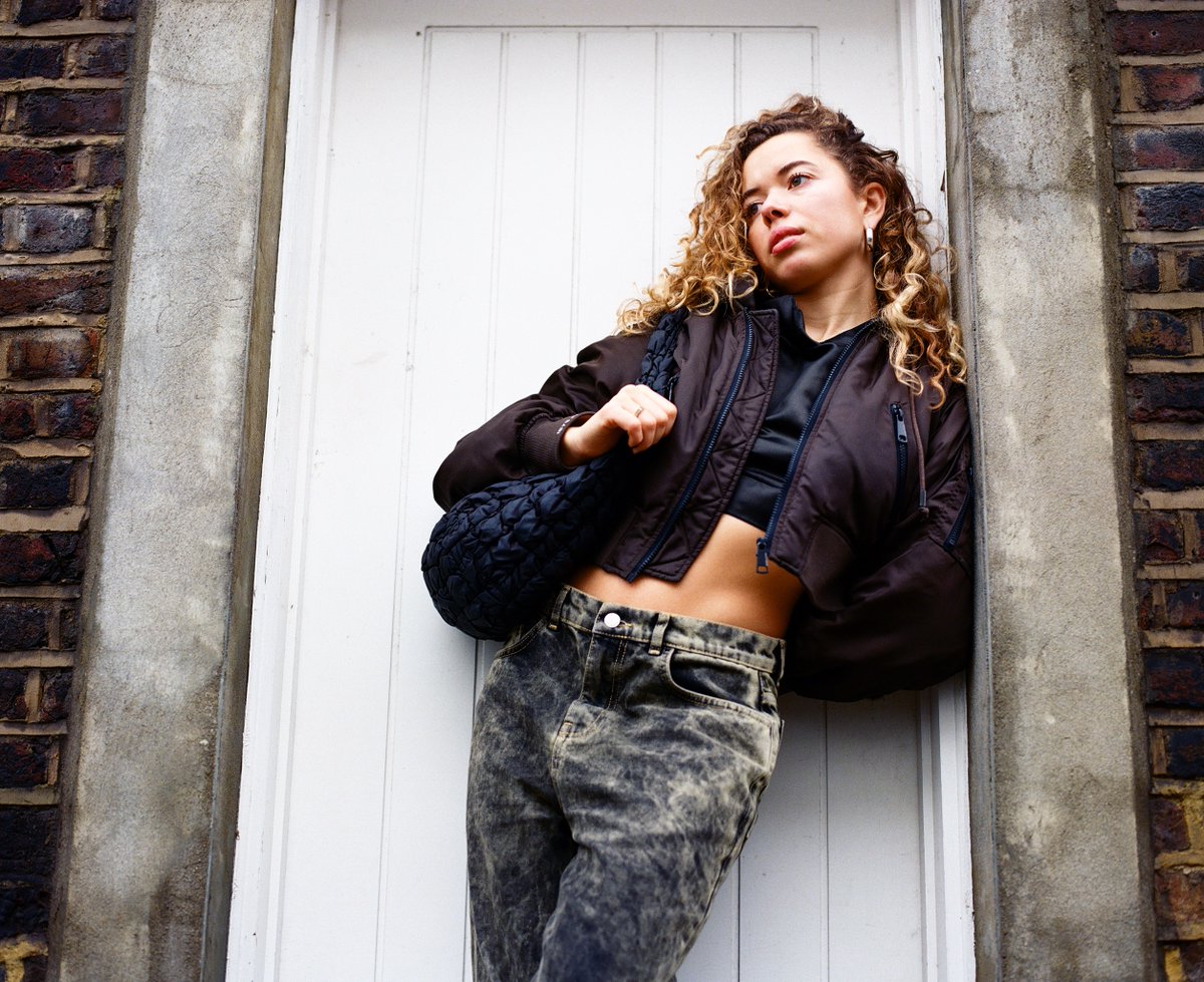 'I do find the mix between the physical and the emotional side of pain quite interesting. What’s a good pain or a bad pain; what’s necessary and what’s not necessary?' Get introspective with @niluferyanya in issue #6: bit.ly/thegigwiseannu…