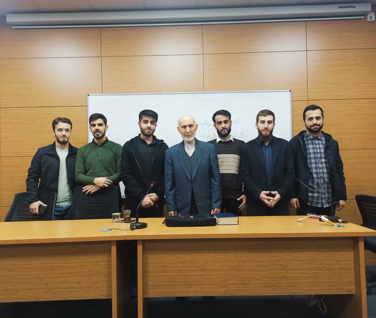 Bugün fakültemizde Kıymetli Ahmet Efe Hocamızla Mecelle ve Kavaid-i Külliyye adlı konferansı gerçekleştirdik. Hocamıza ve katılımcılara teşekkür ederiz. Bir dahaki programda görüşmek üzere.