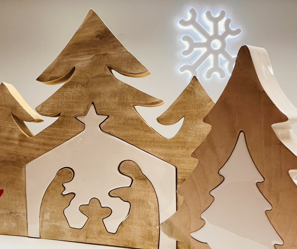 nazaretoporto's tweet photo. ¡La #Navidad ya viste nuestro cole y te está esperando paciente! Toda la #ComunidadEducativa preparada, con fe, amor y paz, para la llegada del #NiñoDios. #MomentumDelCielo que merece abrir hilo…🧵 https://t.co/XI8lieFcrx