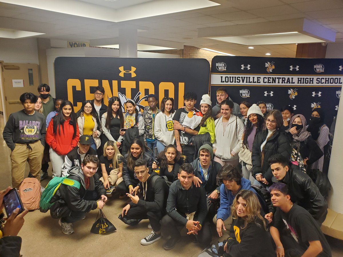 ExploreNewcomer's tweet photo. Thank you @LouisvilleCHS for hosting @NewcomerAcademy. Our students loved getting to see all the opportunities at Central High school. @ExploreJCPS @JCPS_MS_EA https://t.co/guSz5clJvR