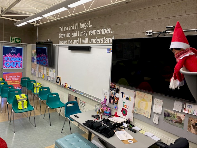 PeelKidsSafety's tweet photo. #OfficerTimbit is all set to learn how to be a #CAA #buspatroller! Bus Patrollers learn how to be leaders & role models in their school communities, all while helping their #busdrivers to make the bus a safer, happier place. I wonder if they'll spot our #SafetyElf this morning? https://t.co/NzcFXCJXUQ