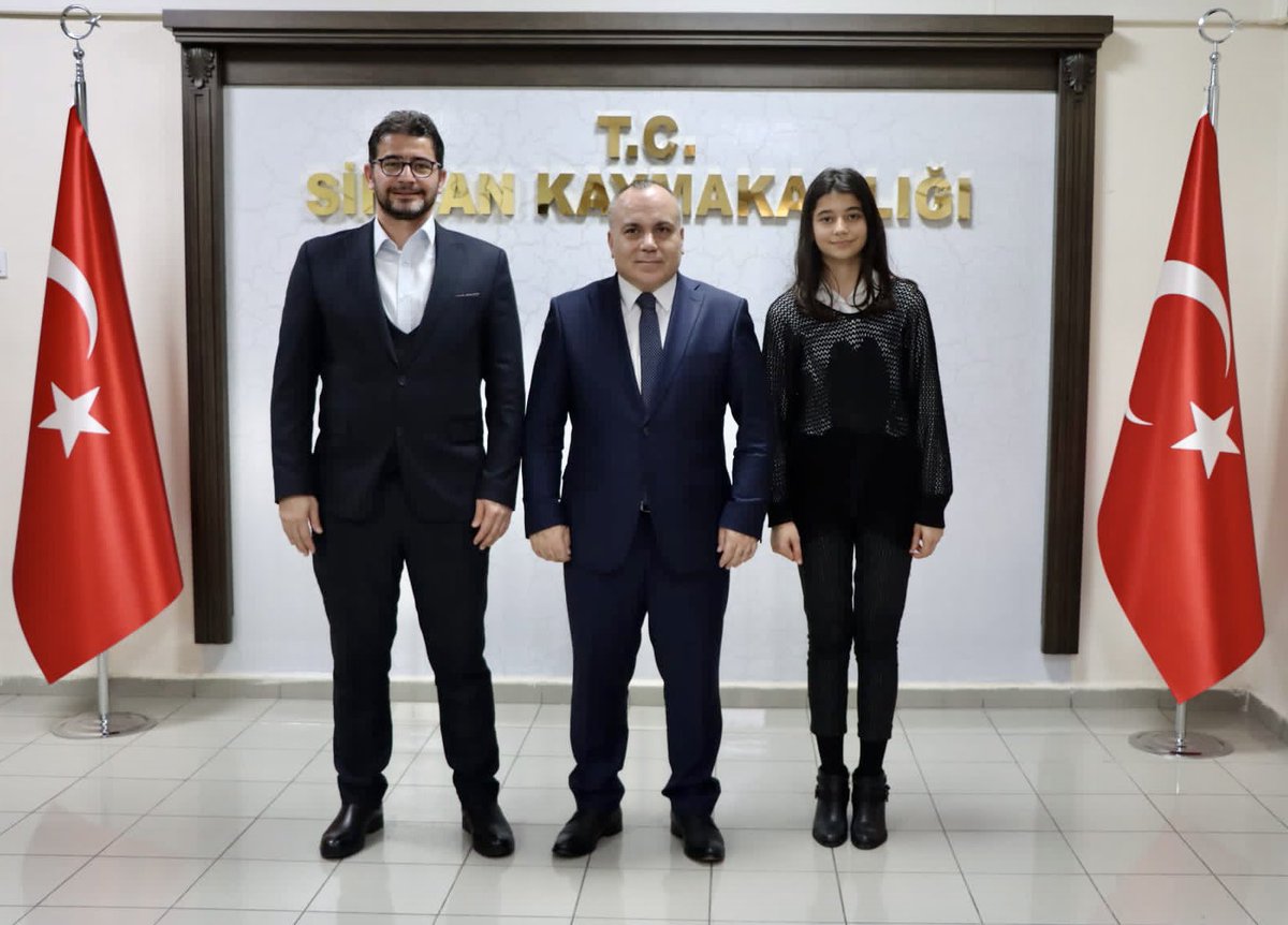 Dünya Sağırlar İslam Federasyonu Başkanı Muhammed İkbal YILDIZ, Kaymakamımız Cengiz ÜNSAL’a “Hayırlı Olsun” ziyaretinde bulundu.

Kaymakamımız Cengiz ÜNSAL, ziyaretten duyduğu memnuniyeti dile getirerek Sayın Yıldız’a teşekkür etti.