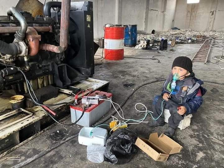 الطفل المريض رشمال رشو أحد ضحايا حصار النظام السوري لمنطقة الشهباء