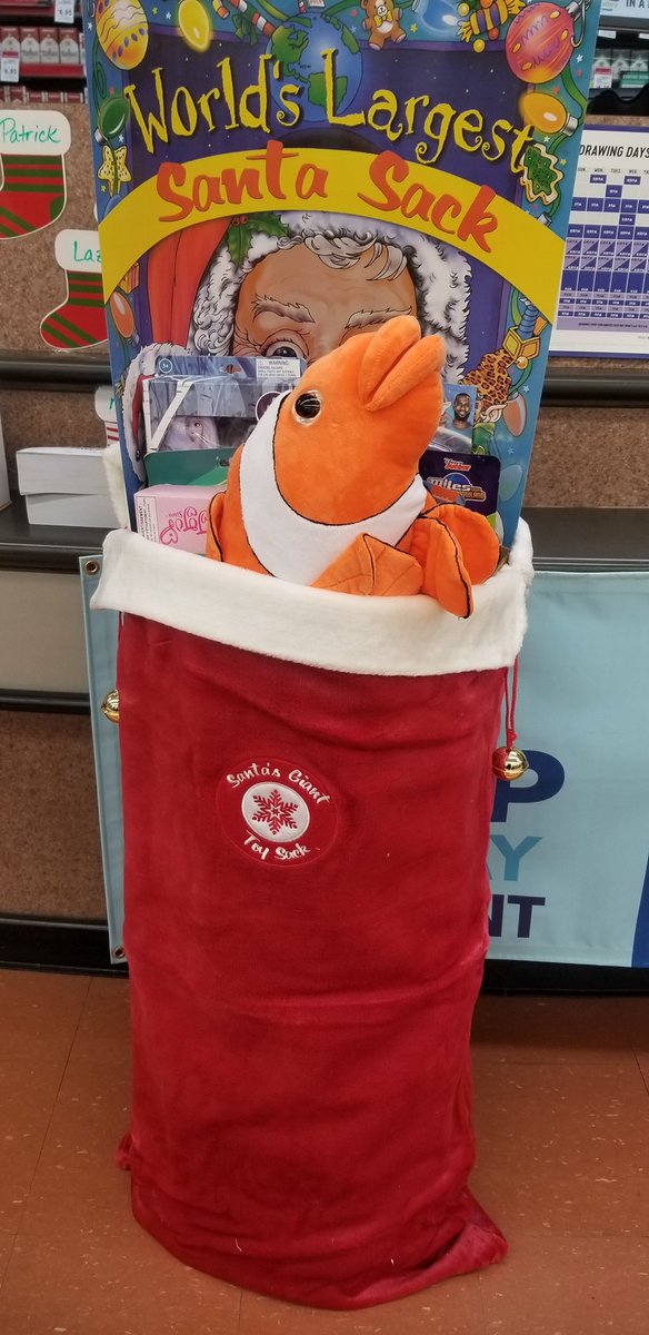 RaintreePC's tweet image. Santa Sack Giveaway is now here! Come on in to your Raintree Cosentino’s Price Chopper to enter for a chance to win this holiday season! 🎄🎅🎁