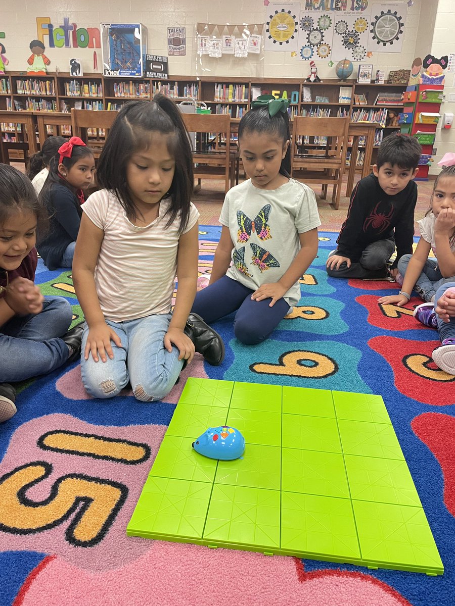 TZHawkLibrary's tweet image. @tzhawks learning to code with coding unplugged activities, #Robotmouse and #HourOfCode @annvega