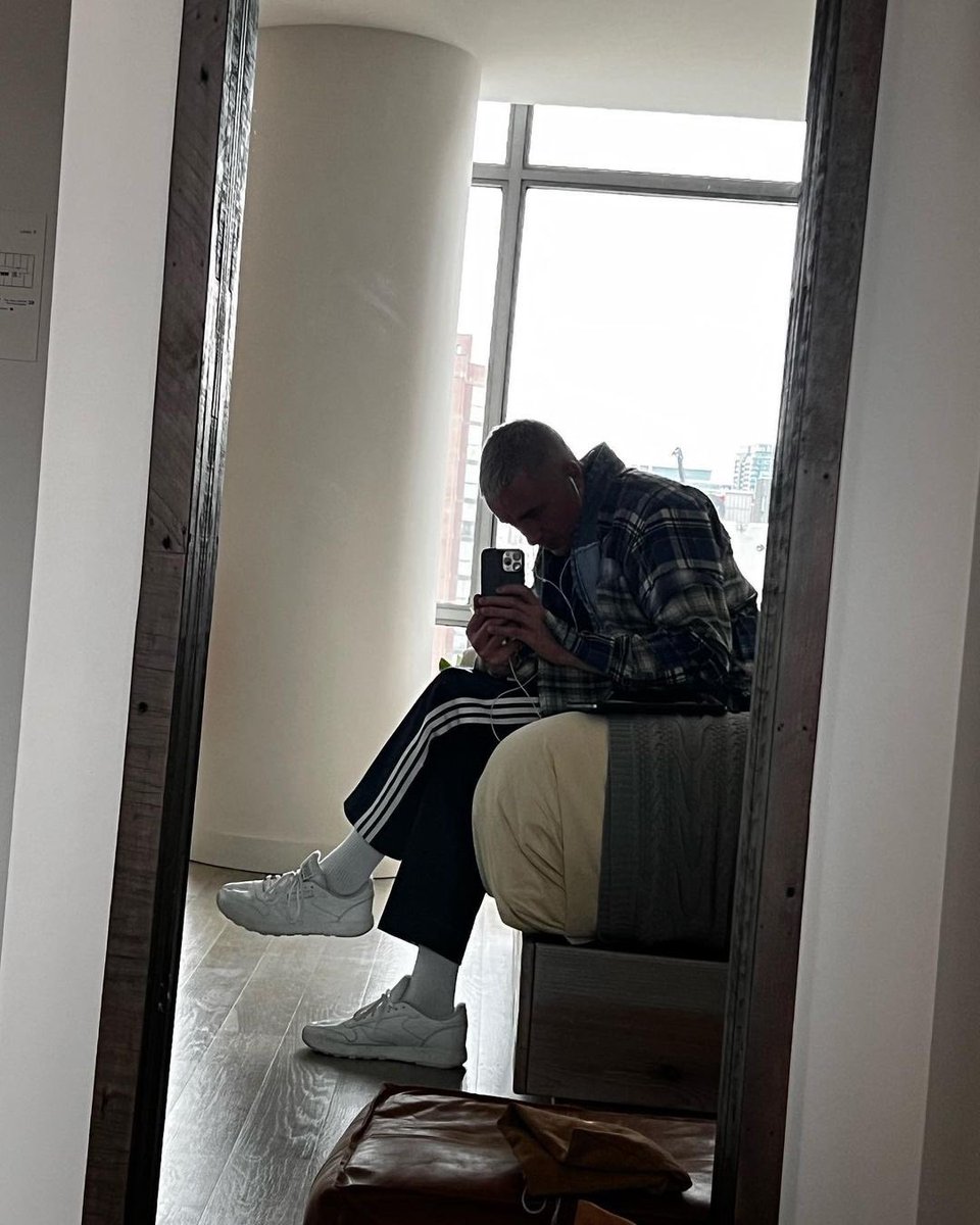 Dermot Kennedy tweet media