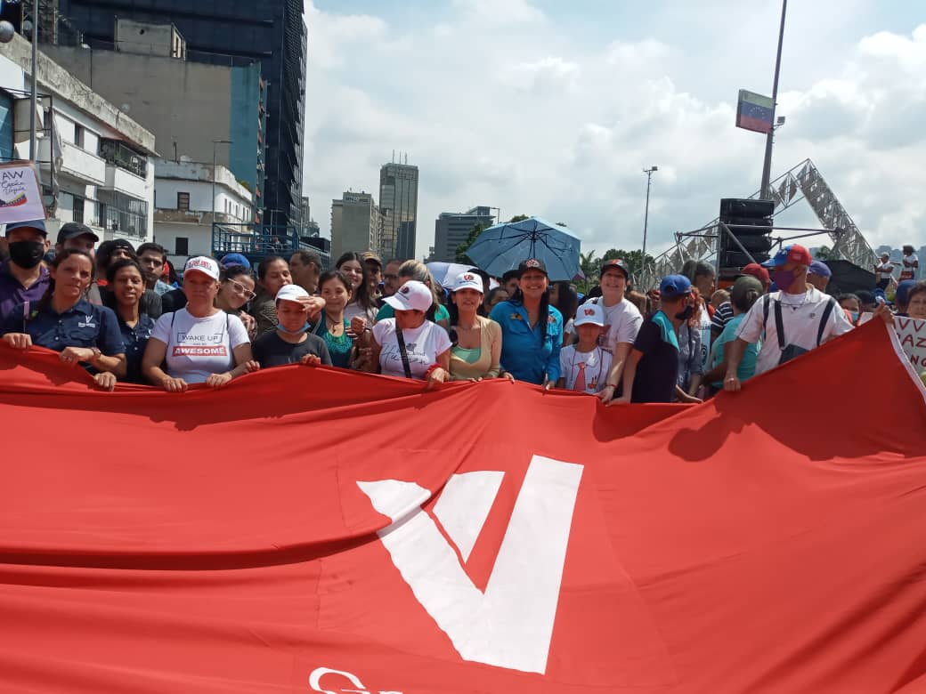 #EstáPasando || En el Día de la Lealtad y el Amor al Cmdte. Chávez la familia de la #GMVV, sabemos la importancia de recordar su legado revolucionario 

Chávez conformó en el colectivo, el bolivarianismo como bandera de lucha ante cualquier adversidad 

#PlenoComoLaLunaLlena