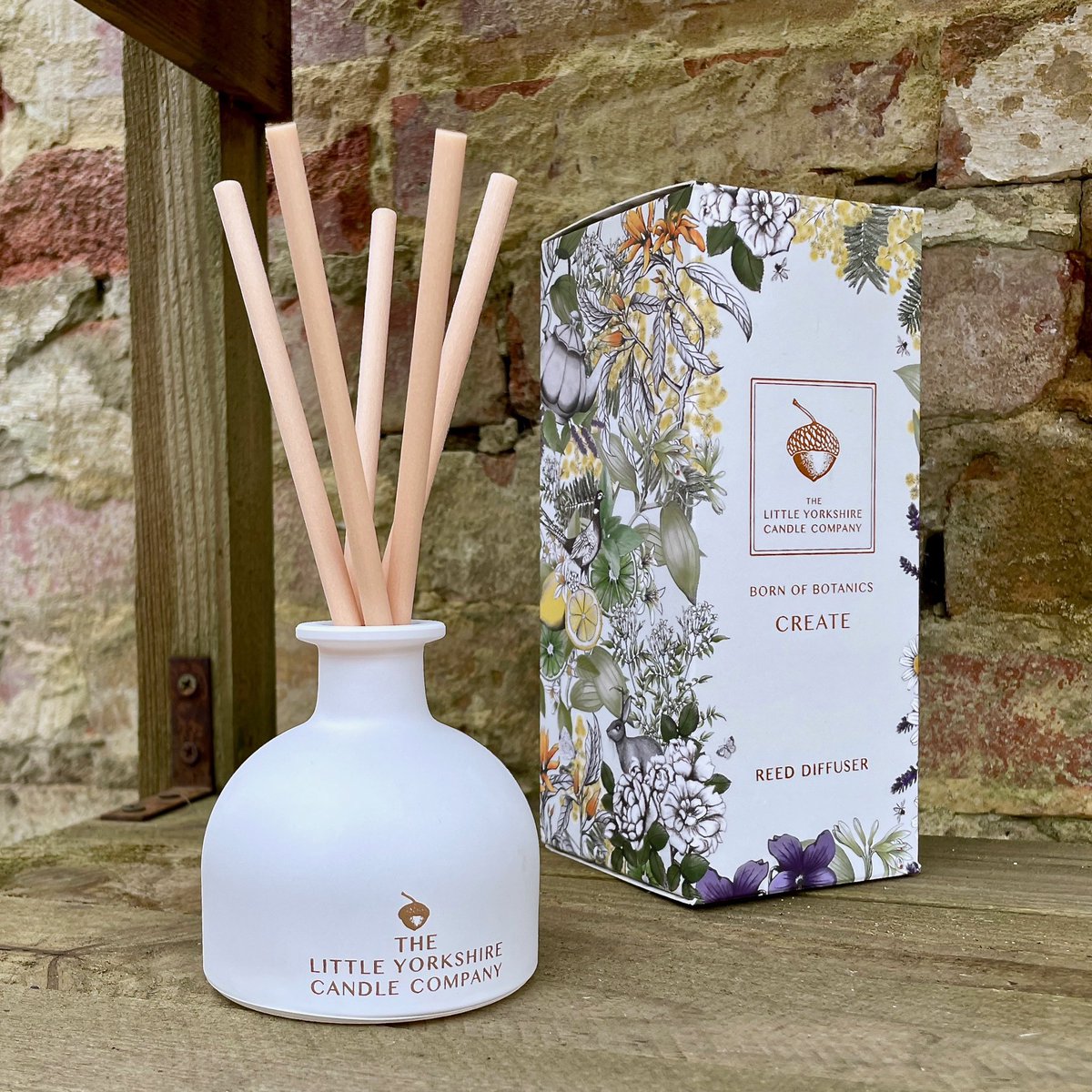 Christmas isn’t always about trees and resins, and the CREATE diffuser from BORN OF BOTANICS is an uplifting alternative with its vibrant citrus and a snow-like crispness, so you can enjoy the crunch underfoot without leaving home. Read my review at bit.ly/Diffusers2022