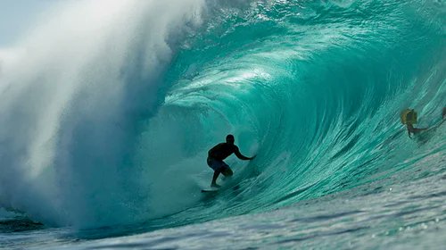 SapperGarcia's tweet photo. Vans Pipe Master 2022 starts today. Epic waves on the North Shore. https://t.co/9bxZ4zPsJi