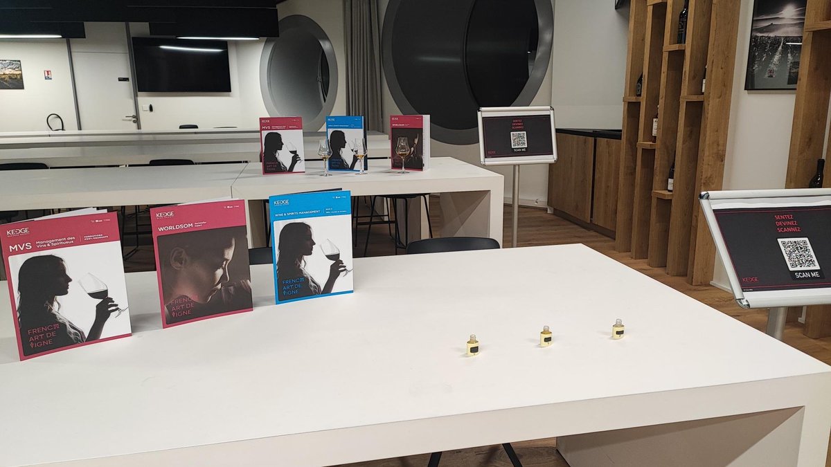 KedgeBS's tweet photo. #PortesOuvertes 🚪 | Hier soir avait lieu la Soirée Portes Ouvertes sur le campus de #Bordeaux.

L'occasion de découvrir nos programmes vins et spiritueux, d'échanger avec nos étudiants #ambassadeurs et les équipes pédagogiques, et de participer à notre atelier senteurs 🍷👃. https://t.co/dQInPT0SKS