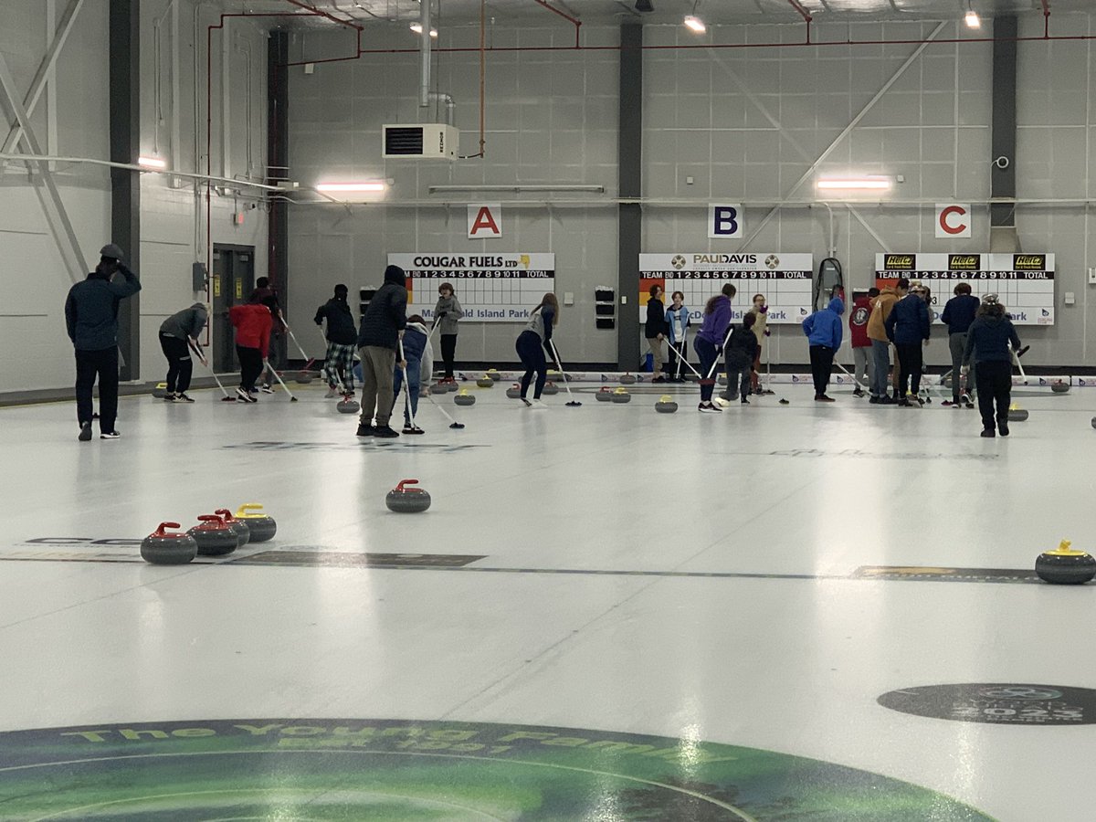 KecsTAD's tweet photo. Huge thanks to Tyler and Kenda from @FMOCC for teaching us the finer points of curling. Our Hockey Academy @fmpsdPEAK had a blast multi-sporting. #hurryhard #rockthehouse https://t.co/zYUGfEBrkk