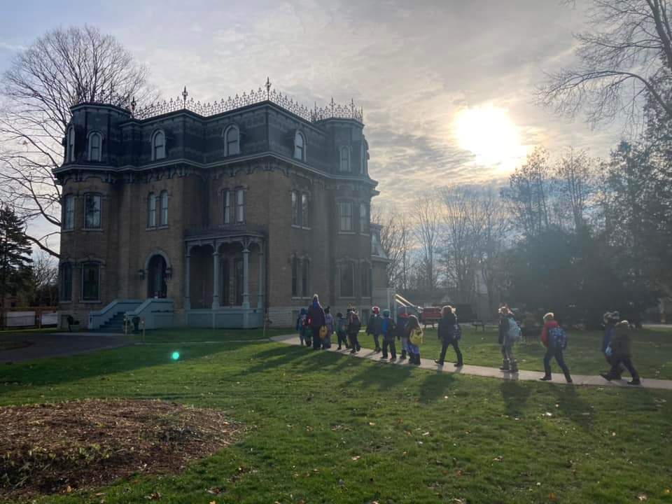 HPE_Adventure's tweet photo. Out adventuring to appreciate history and culture in our neighborhood at @GlanmoreNHS thanks for a great day!
@HPEschools #HPELearns #Proud2BeHPE #adventuringtolearn #experentiallearning #multigradelearning #holidayseason #History https://t.co/Y9m34HHg96