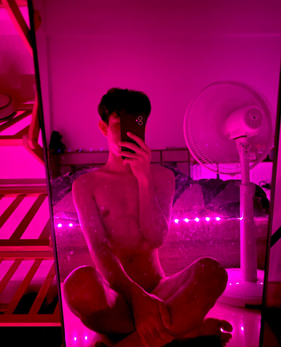 มาเช็ดกระจกให้หน่อยครับ 😁🤫☘️