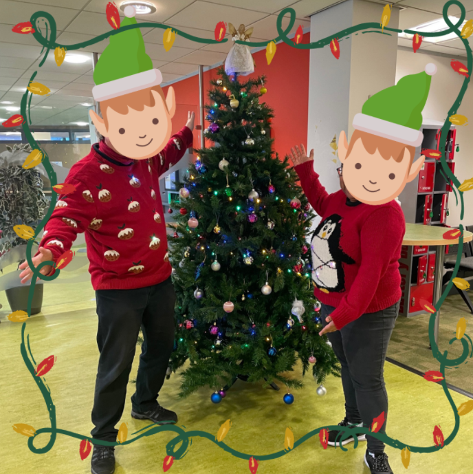 LibraryDMU's tweet photo. Did you spot the Kimberlin Library Elves today sporting their #ChristmasJumperDay attire? #KimberlinLibrary #DeMontfortUniversity #libraryelves #christmasiscoming https://t.co/hbOZnACCK5