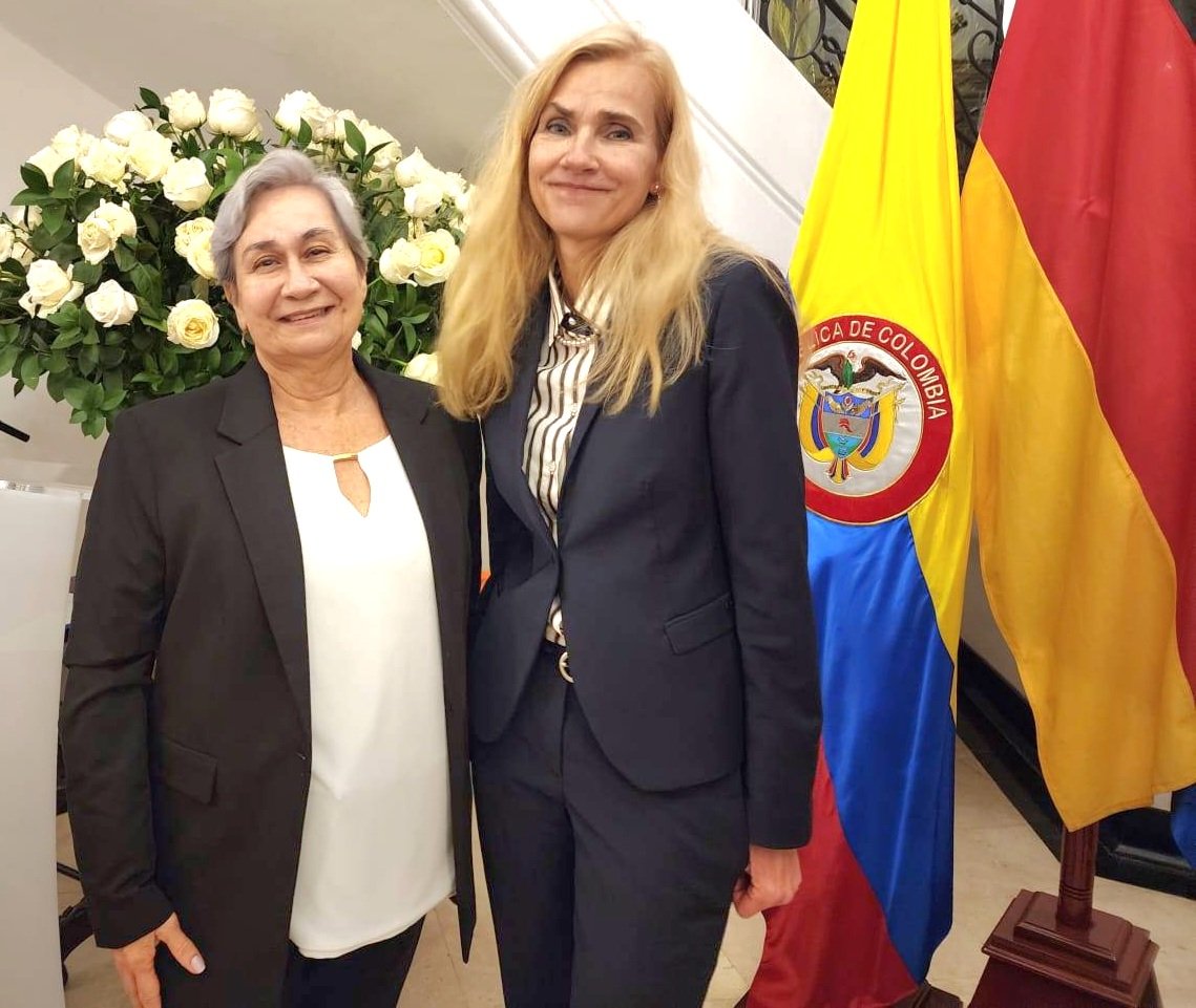 EmbAlemaniaCOL's tweet photo. El acompañamiento de familias desplazadas por el conflicto armado en Cali es la gran labor de la Asociación @ASolivida Por favor, continúen con esa importante tarea. Con el apoyo financiero de @das_ifa https://t.co/8d2kBKbLdU