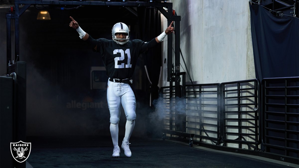 RaidersITALIA's tweet image. Durante la partita di week 13 tra Chargers e #Raiders è stato ricordato il WR Cliff Branch, entrato nella Hall of Fame con la Classe 2022.
La parte di Branch è stata interpretata dall'ex WR Jacoby Ford.

(📷 Raiders)

#CliffBranch #PFHOF22 #ProFootballHallOfFame #PFHOF