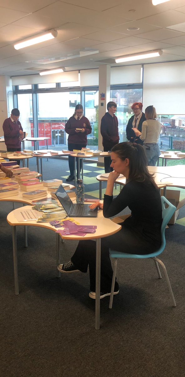 CWCHS_English's tweet photo. Massive diolch/thank you to @GriffinBooksUK for setting up the pop-up book shop and helping students choose their books. Over 700 books ordered (so far!) and more orders coming in. #SchoolsLoveReading Thank you @Books_Wales https://t.co/MIDOKj89Pm