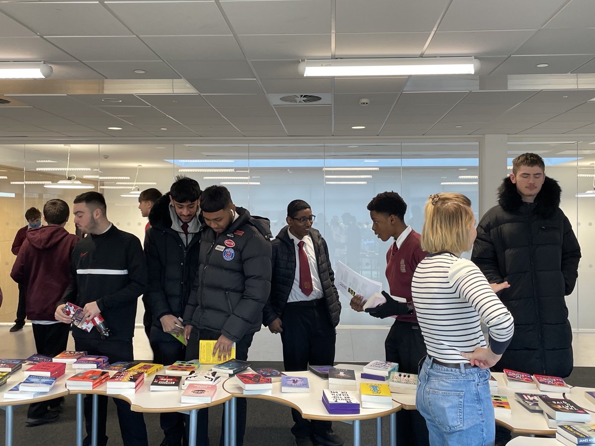 CWCHS_English's tweet photo. Massive diolch/thank you to @GriffinBooksUK for setting up the pop-up book shop and helping students choose their books. Over 700 books ordered (so far!) and more orders coming in. #SchoolsLoveReading Thank you @Books_Wales https://t.co/MIDOKj89Pm