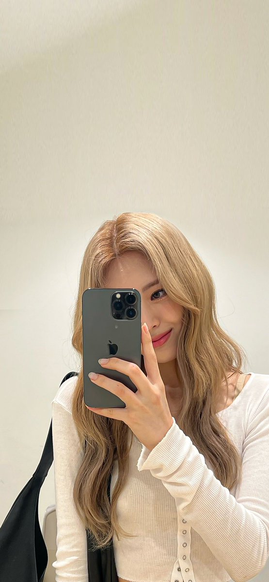 생일축하해 신토끼🐰
#십이월의_행복은_유나로부터
#SuperstarYUNADay