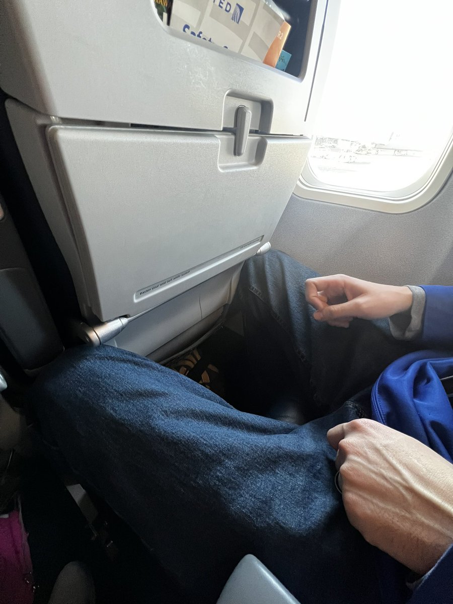 lexiedaniel's tweet photo. Extra tall people flying need extra leg room complimentary. This is insane. It’s a NECESSITY not a LUXURY. He’s 6’6 for Christ sake 🥹🥹🥹 @united @BarstoolBigCat https://t.co/VPweTToOrs