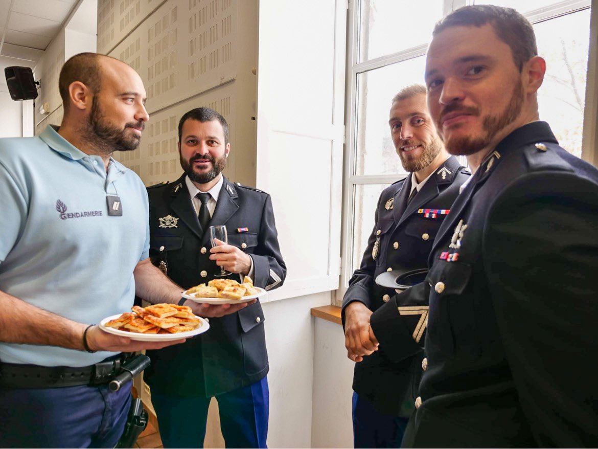 Ravie d’avoir participé à la célébration de la Sainte-Geneviève, patronne des gendarmes, ce jeudi matin à Forcalquier. 

Un grand merci à ceux qui nous protègent chaque jour au péril de leur vie. 🇫🇷