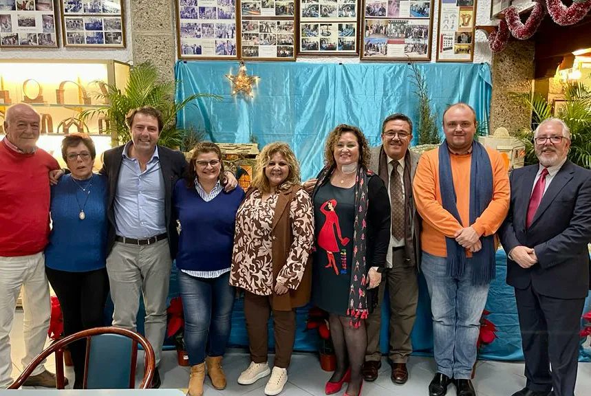 pelpalustre's tweet photo. Pistoletazo de salida a la navidad en nuestra peña con la inauguración del belén
Agradecer de nuevo a nuestro párroco Gerardo, autoridades allí presentes, a Joaquín Ruano y colaboradores por su elaboración, y a la Peña Montesol La Barranca por amenizar el evento
¡FELIZ NAVIDAD! https://t.co/kWj7BBCnvp
