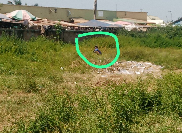 Before, students of this school defecate openly in nearby bushes. Now, they have a male and female toilet facility constructed using 6,500 plastic bottles in their school. I am proud to touch lives and help my environment. @UNICEF_Nigeria @MastercardFdn @lizwathuti