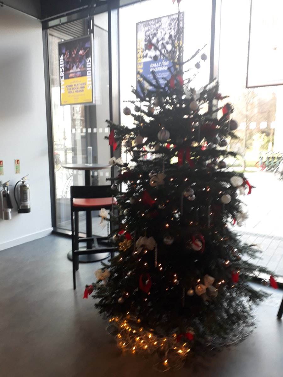 Things are feeling pretty #festive down by the river <a href="/RiversideLondon/">Riverside Studios</a>  Jonny Feathers the Rock and Roll Pigeon is officially OPEN! 🎸⭐️🎄The #Christmastree is up and the little people are LOVING IT!!
🎟 bit.ly/3fD57XA
#newmusical #familyfun #childrenstheatre #W6